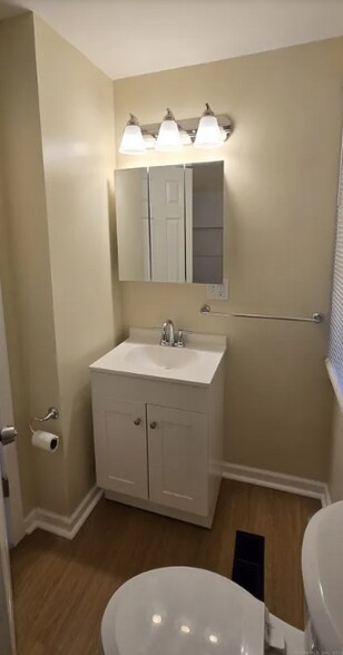 Building Photo - 207 E Main St