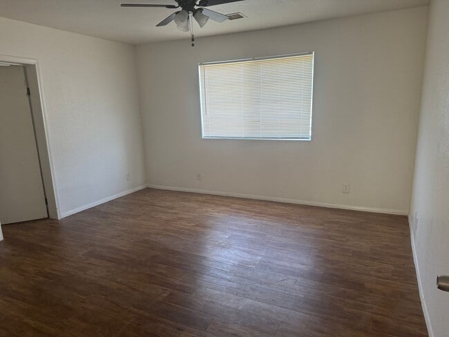 Building Photo - Charming 10 Acres 3 Bedroom 2 Bath Home In "Coyote Springs"