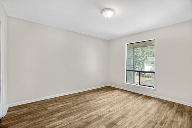 Building Photo - 2 Bedroom 2 Bath TOTALLY Renovated Maumelle Condo