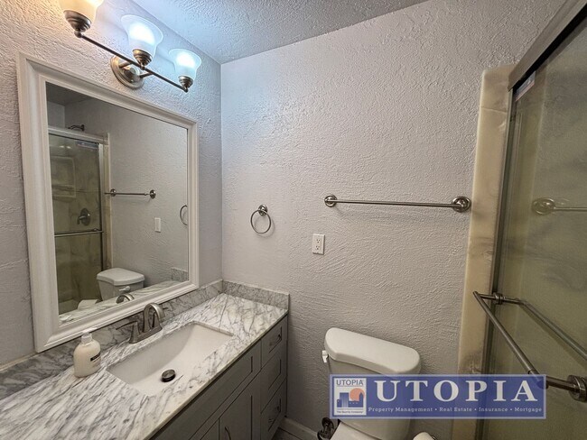 Building Photo - Cozy 2 bedroom, 1 bathroom cottage with a recently updated kitchen, close to local beaches and Sh...