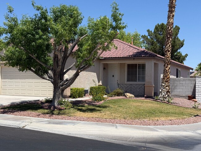 Building Photo - 3bd/2bath Single Story Home!