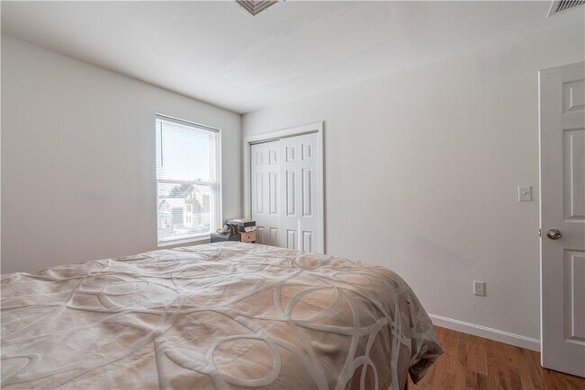 Building Photo - 970 Atwells Ave