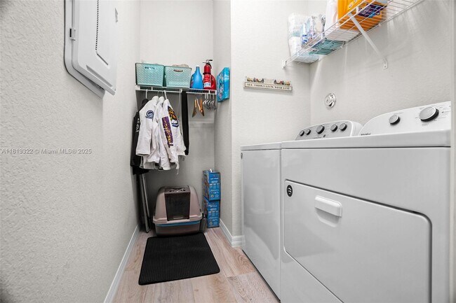 Building Photo - 8239 Tailshot Ct