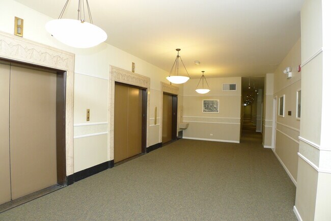 Building Photo - 807 Church St