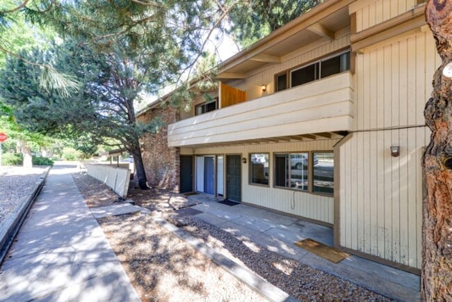 Building Photo - 1000 11th St