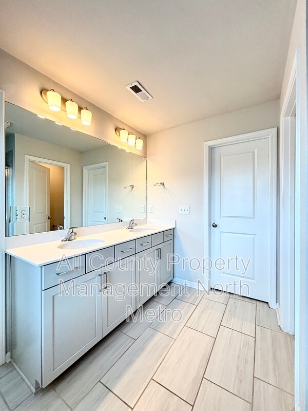 Building Photo - 3518 Hidden Valley Cir