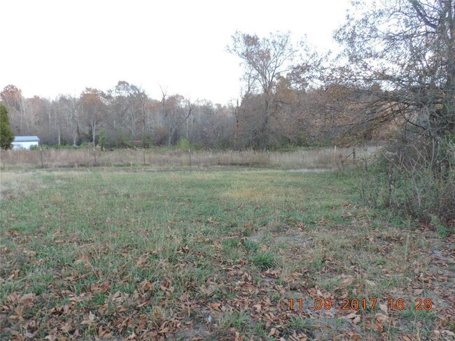 Building Photo - MINERAL POINT - large ranch home with fire...