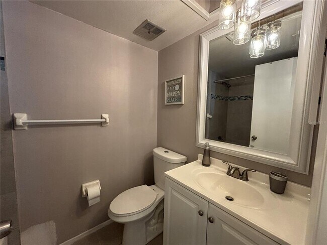 Building Photo - 204 Meadow Ln
