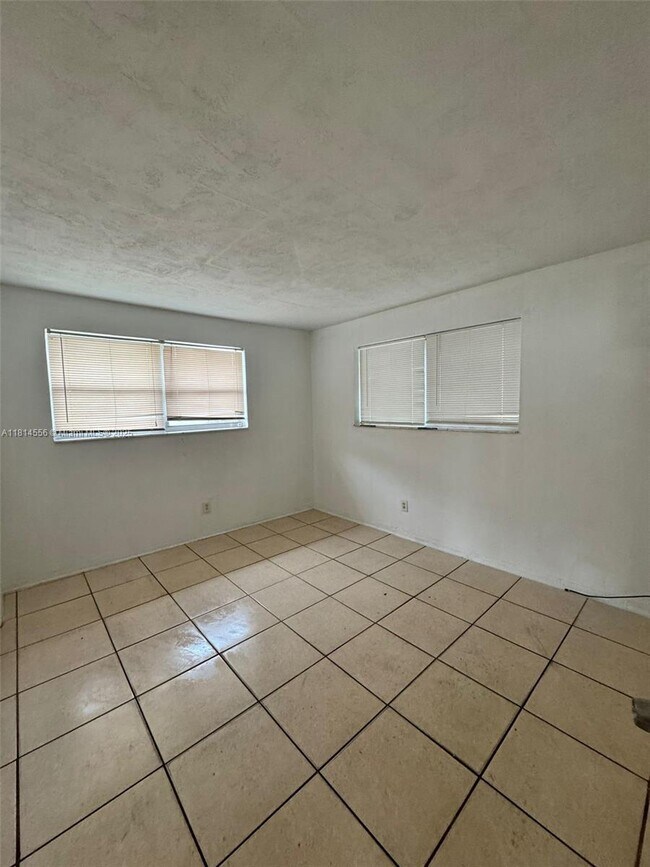 Building Photo - 2880 NW 12th Ct