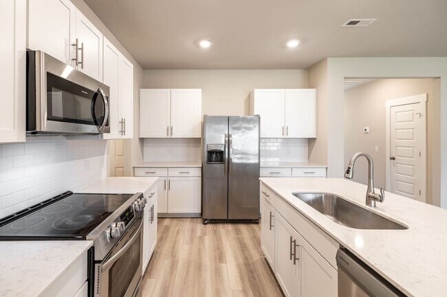 Building Photo - AVAILABLE NOW in Foxland Crossing