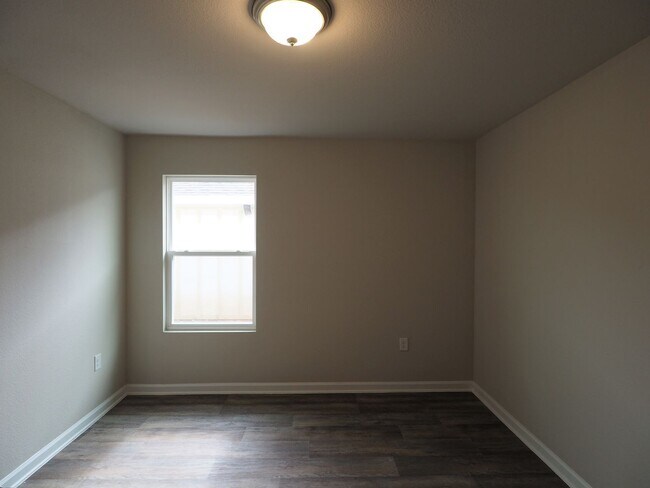 Building Photo - 7421 Brompton Dr