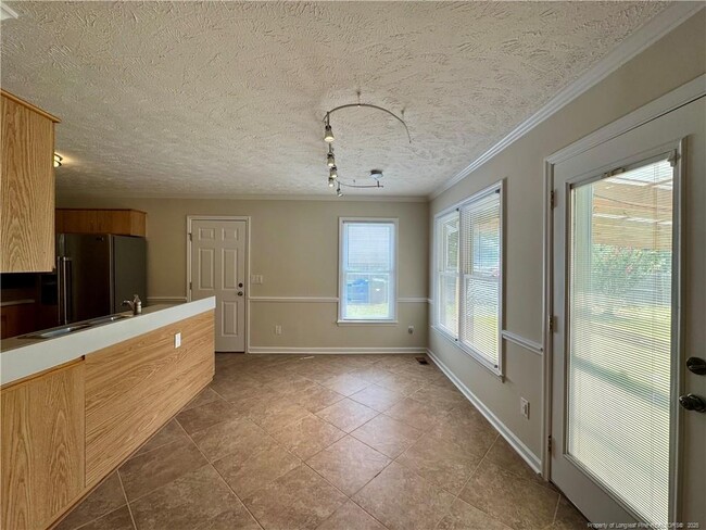 Building Photo - 250 Buhmann Dr