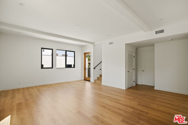 Building Photo - 2671 Benedict St