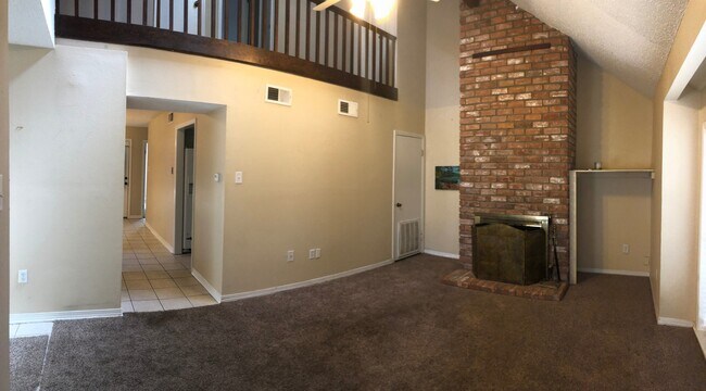 Building Photo - 1324 Sharlo Ave