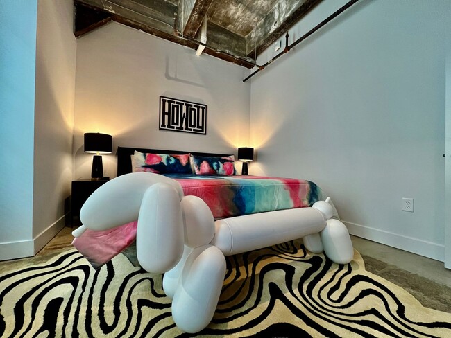 Building Photo - Swanky, Funky, Groovy, loft space Cincinna...
