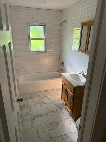 Building Photo - 32 Starr Ave