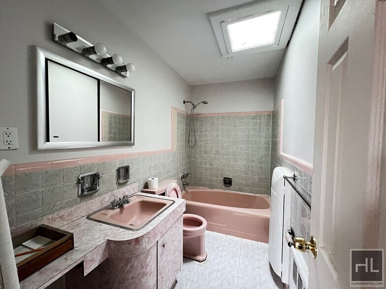 Building Photo - 70 STREET