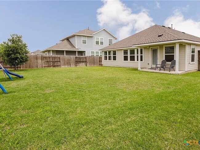 Building Photo - Single Family