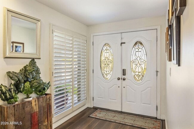 Building Photo - 221 W Sweetwater Ave