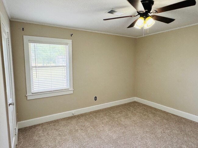 Building Photo - Paradise in Tallassee