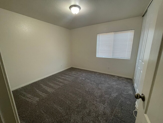 Building Photo - Victorville- Tanamera Home-  4 Bedrooms, 3...