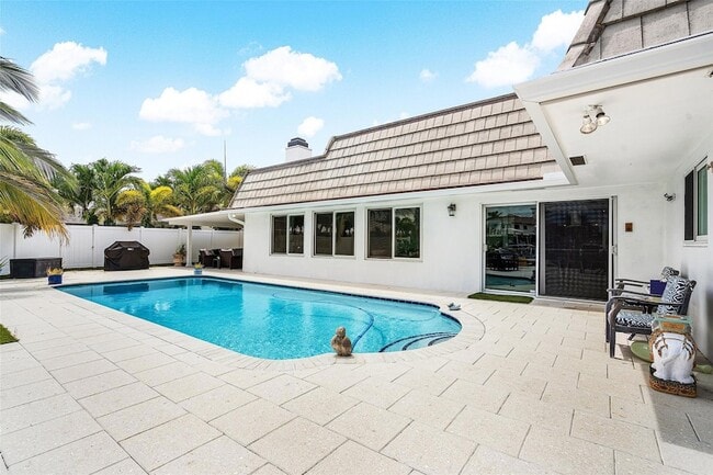 Building Photo - 4510 Bayview Dr