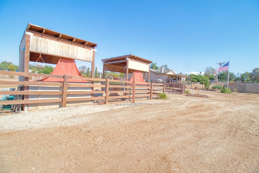 Chicken Coop - 15671 Ridgeway Ave