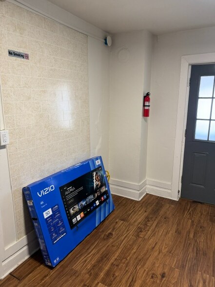 Building Photo - 708 Mills St