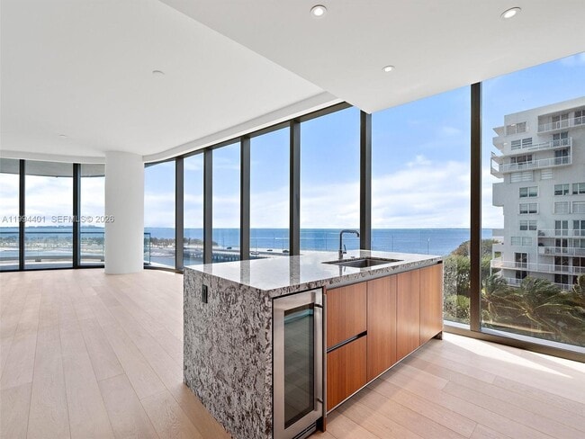 Building Photo - 175 25