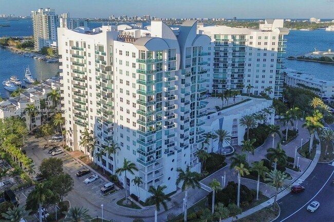 Building Photo - 7910 Harbor Island Dr