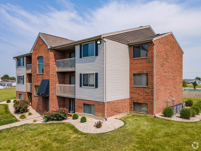 HUNTERS OAK APARTMENTS 1199 E Russ Rd Greenville OH 45331 Apartment