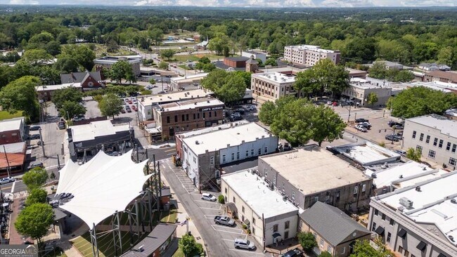 Building Photo - 541 N White St