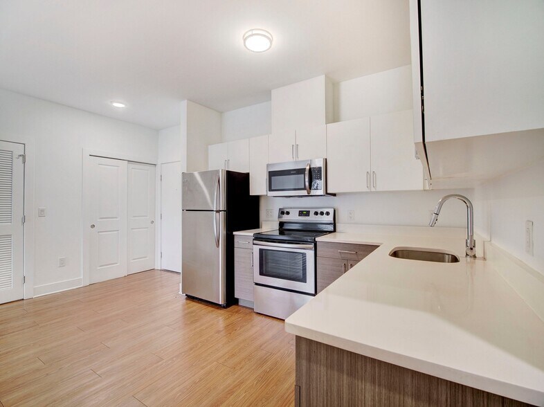 Building Photo - 429 Bergen Ave