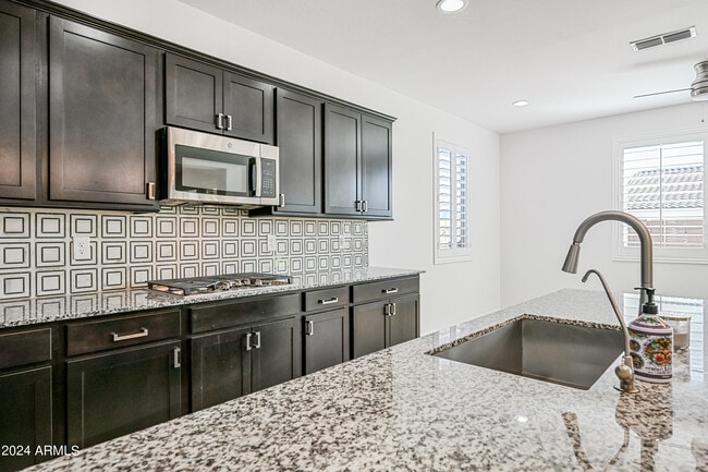 Building Photo - 14049 W Desert Hollow Dr