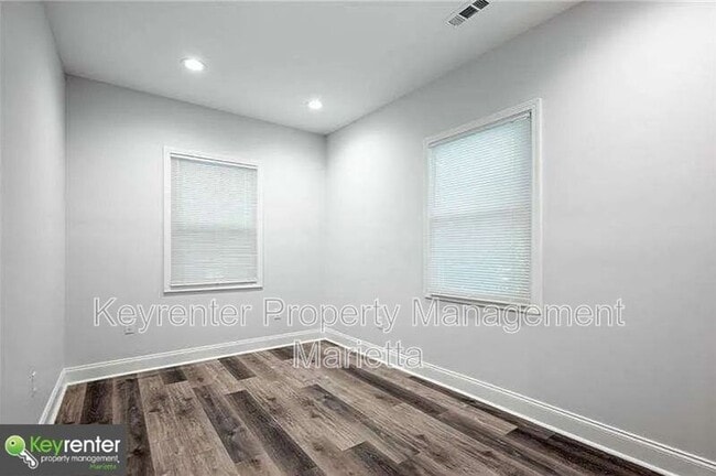 Building Photo - 872 Beryl St SW