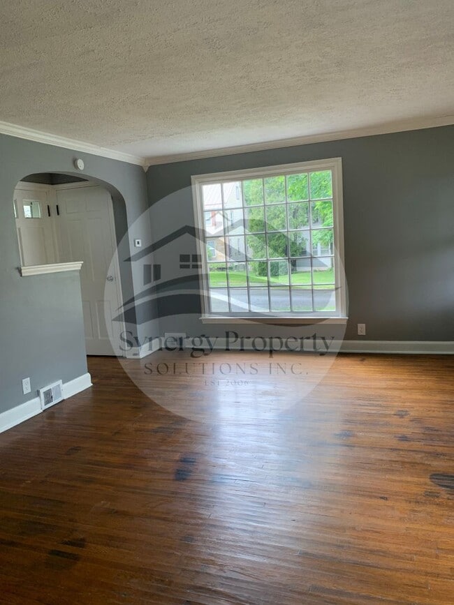 Building Photo - Coming Soon !3 Bedroom, Garage June 6th