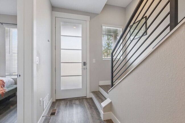 Building Photo - 6029 Benton St