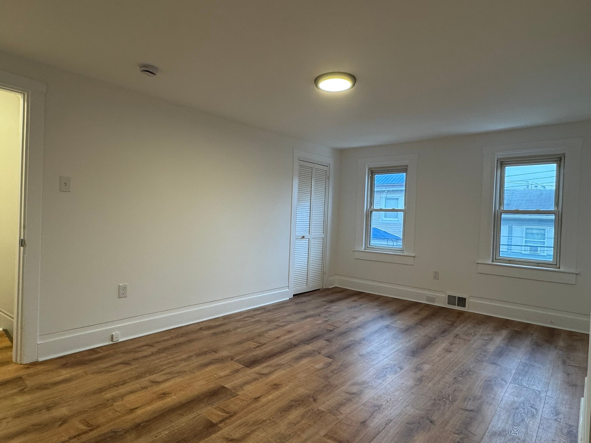 Building Photo - 16 Sycamore St