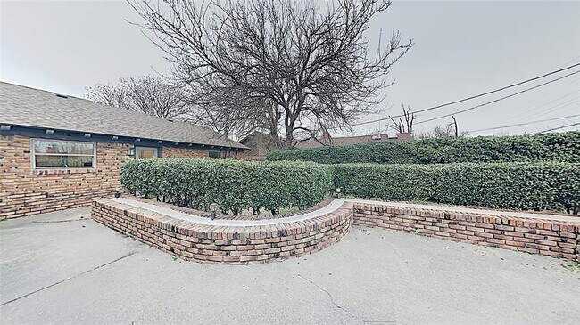 Building Photo - 6228 N Grand Blvd