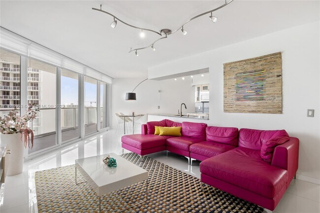 Building Photo - 16445 Collins Ave