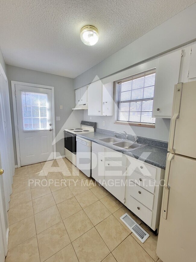 Building Photo - 3 Bd - 2 Ba Single Family Home in North Knoxville - Fountain City!