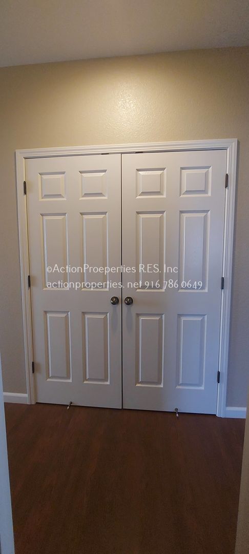 Building Photo - West Park -3 Bedroom, 2 Bath,  Single Stor...