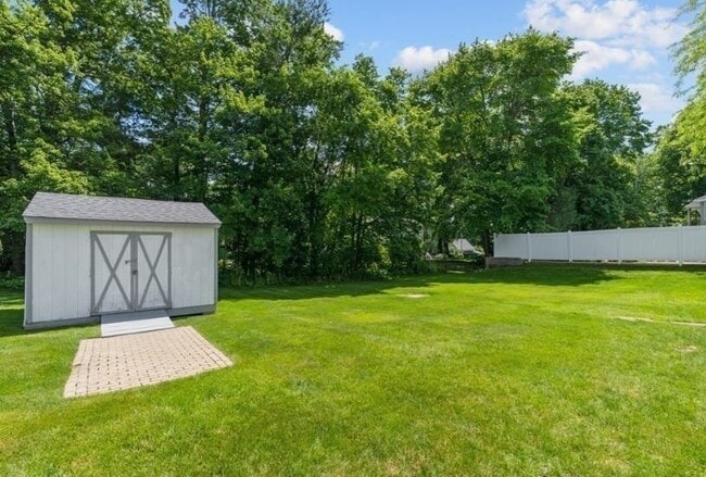 Building Photo - 58 Brandon St