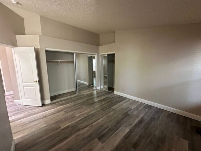Building Photo - 1170 Forest Knoll Ct