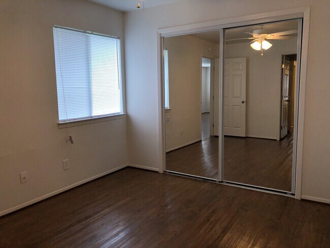 Building Photo - 3705EL