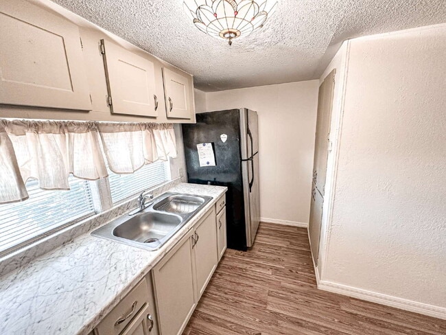 Building Photo - "Cozy 2-Bedroom Retreat in Haines City - P...