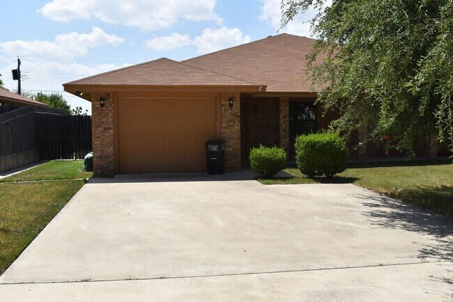 Primary Photo - 910 Rebecca Ln