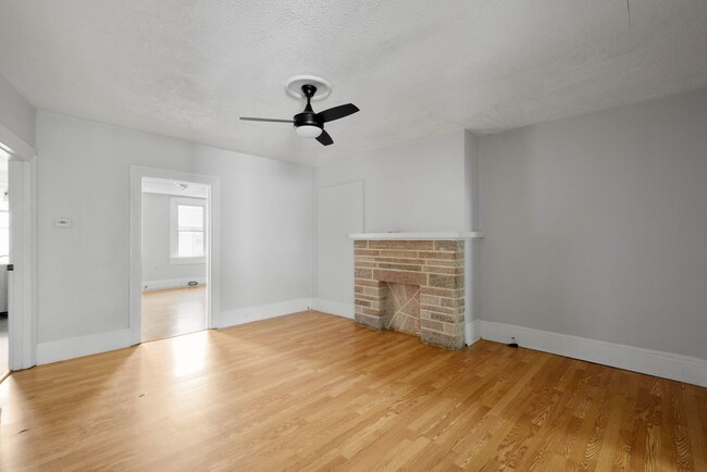 Building Photo - 346 39th St