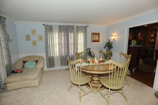 Building Photo - 2788 Pinewood Dr