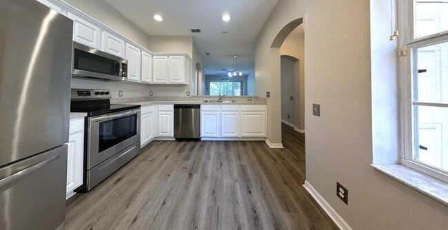 Building Photo - 9828 Fan Palm Way